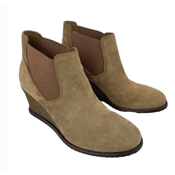 Trask Tatum Wedge Heel Booties Ankle Pull On Round Toe Taupe Tan Oiled Suede 10 - Picture 1 of 14